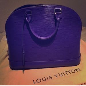 Louis Vuitton ALMA MM EPI LEATHER FIGUE